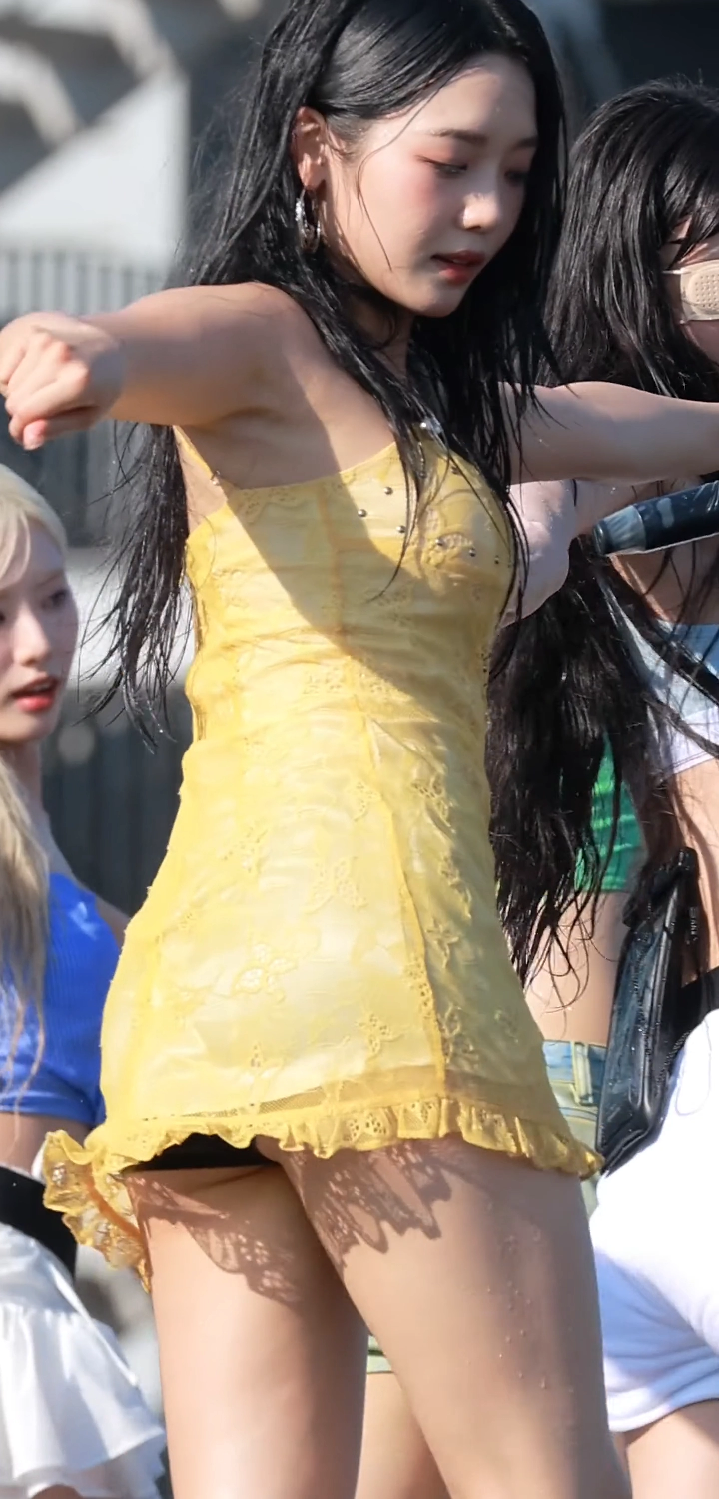 프로미스나인 노지선 노란 레이스 원피스 엉밑살