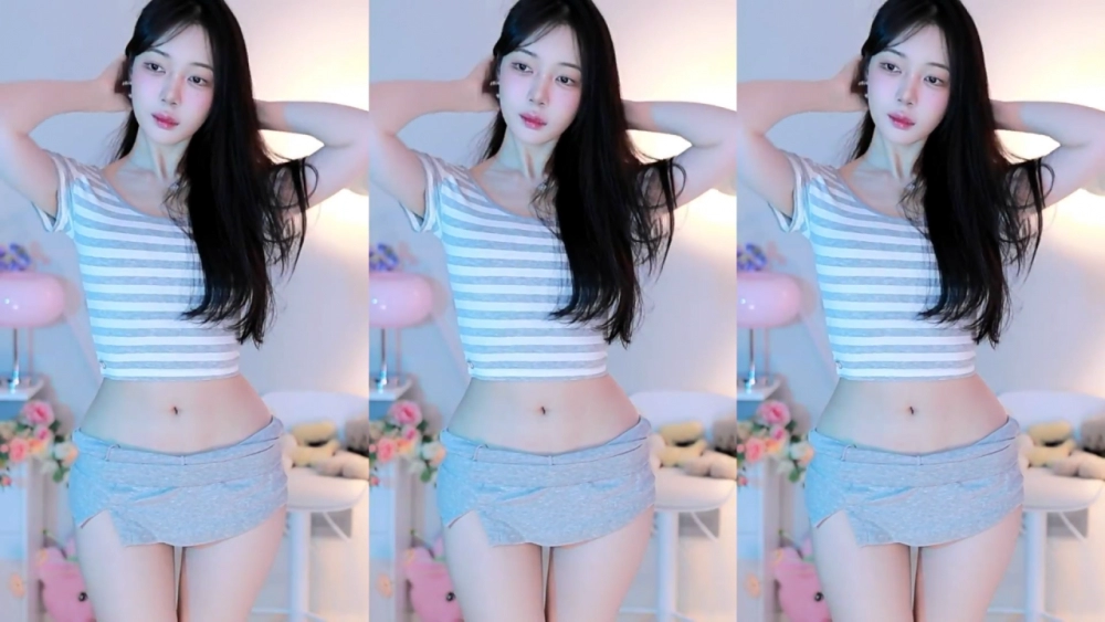 한뼘 짜리 회색 치마바지 아윤 골반 엉밑살 노출