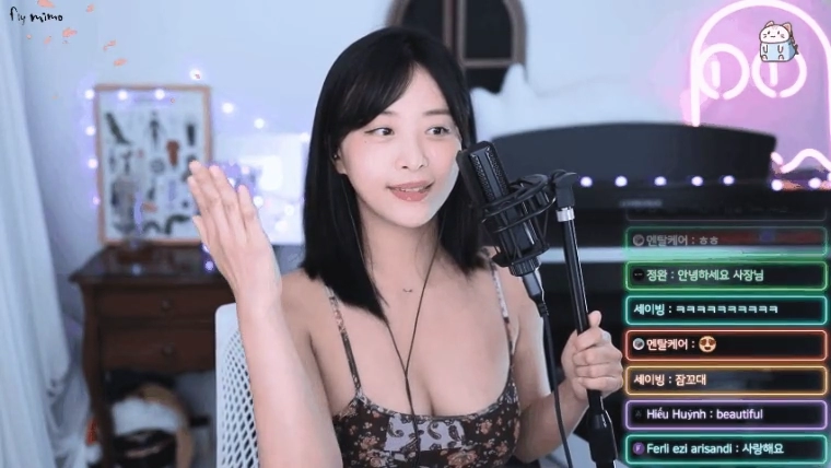 최근에도 닉값중인 미모좌 꽃원피스 삐져나온 가슴골