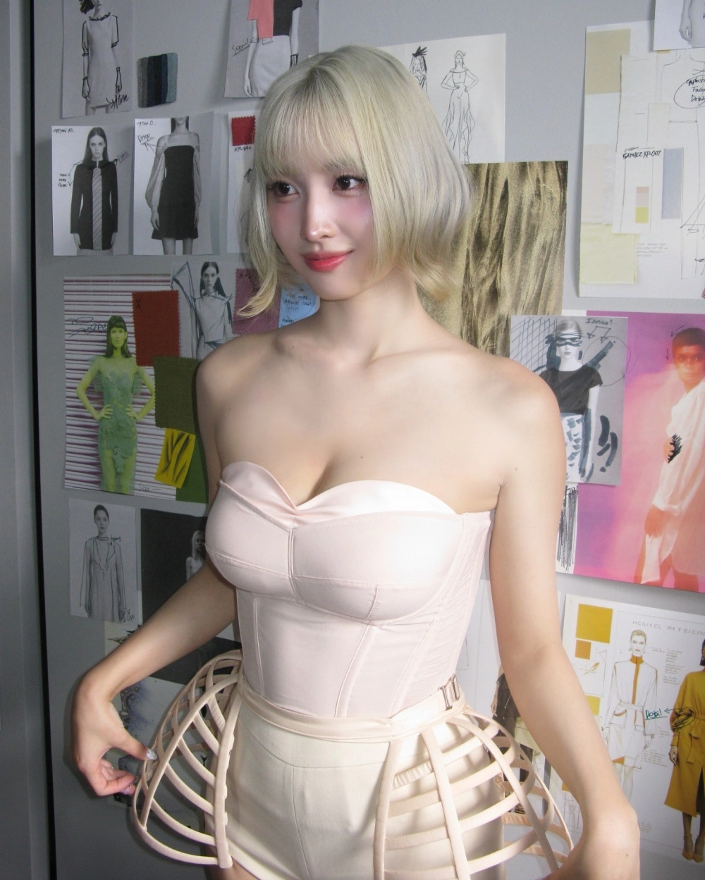 살색 코르셋 가슴골 노출 레전드 트와이스 모모