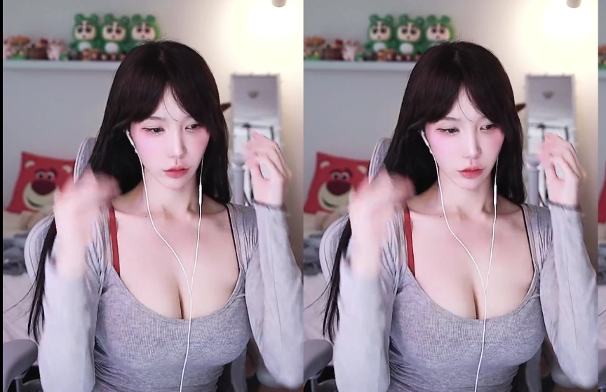 자연산 F컵 여캠의 빨간 브래지어