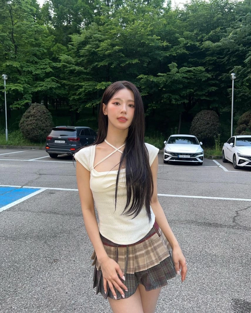 X자 홀터넥 원피스 아이들 미연 아찔한 가슴골 노출