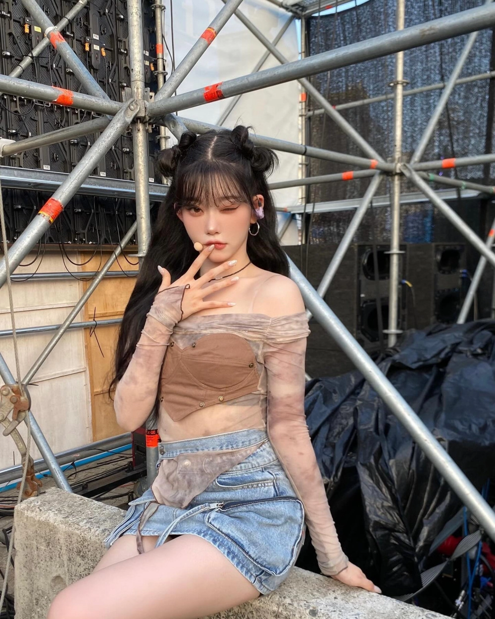 빌리 츠키 갈색 코르셋 윗슴골 + 청미니 허벅지 미모 - 인스타