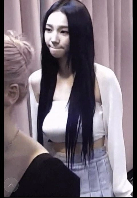 에스파 카리나 가슴 위치