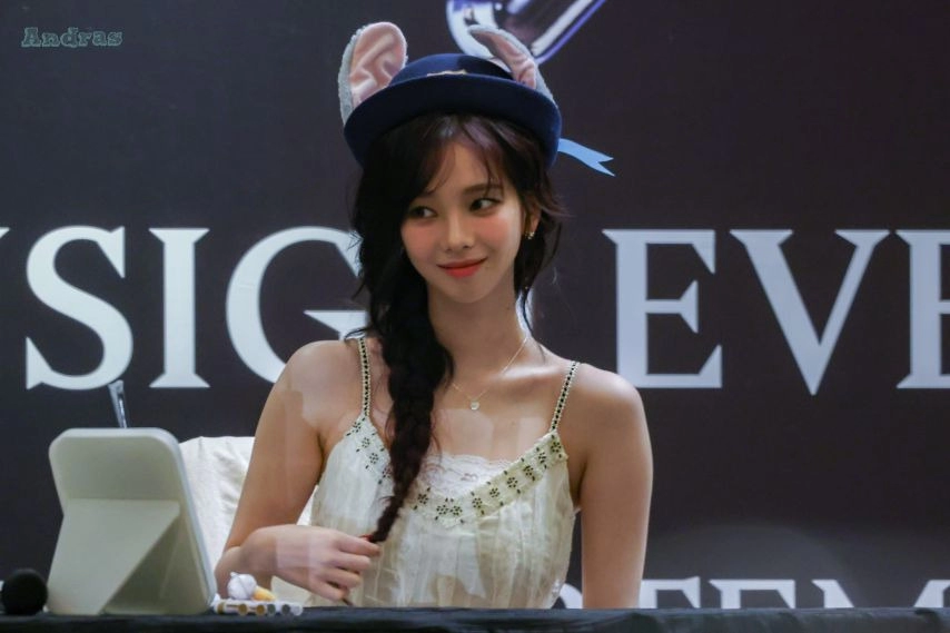 에스파 카리나 흰 슬립원피스 뽀얀 피부 야드랑이