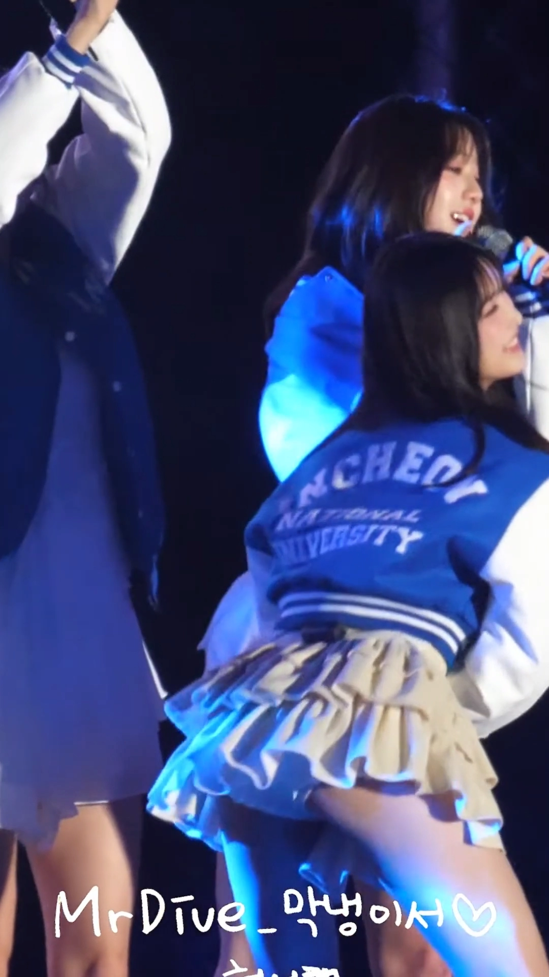 프릴치마 속바지 입은 아이브 이서 엉벅지 대박