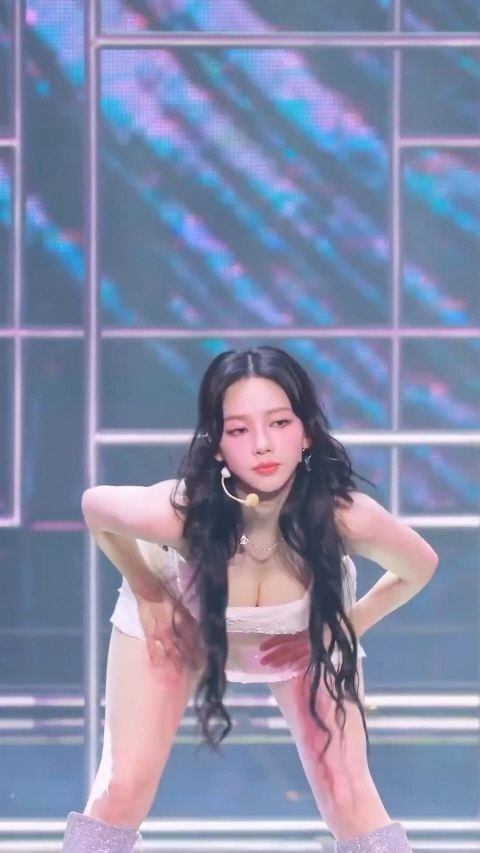 카리나 가슴 노출 레전드 후방주의