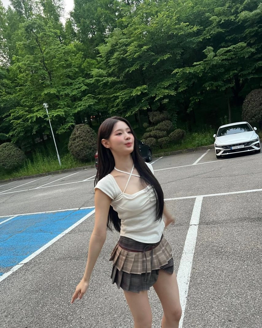 X자 홀터넥 원피스 아이들 미연 아찔한 가슴골 노출