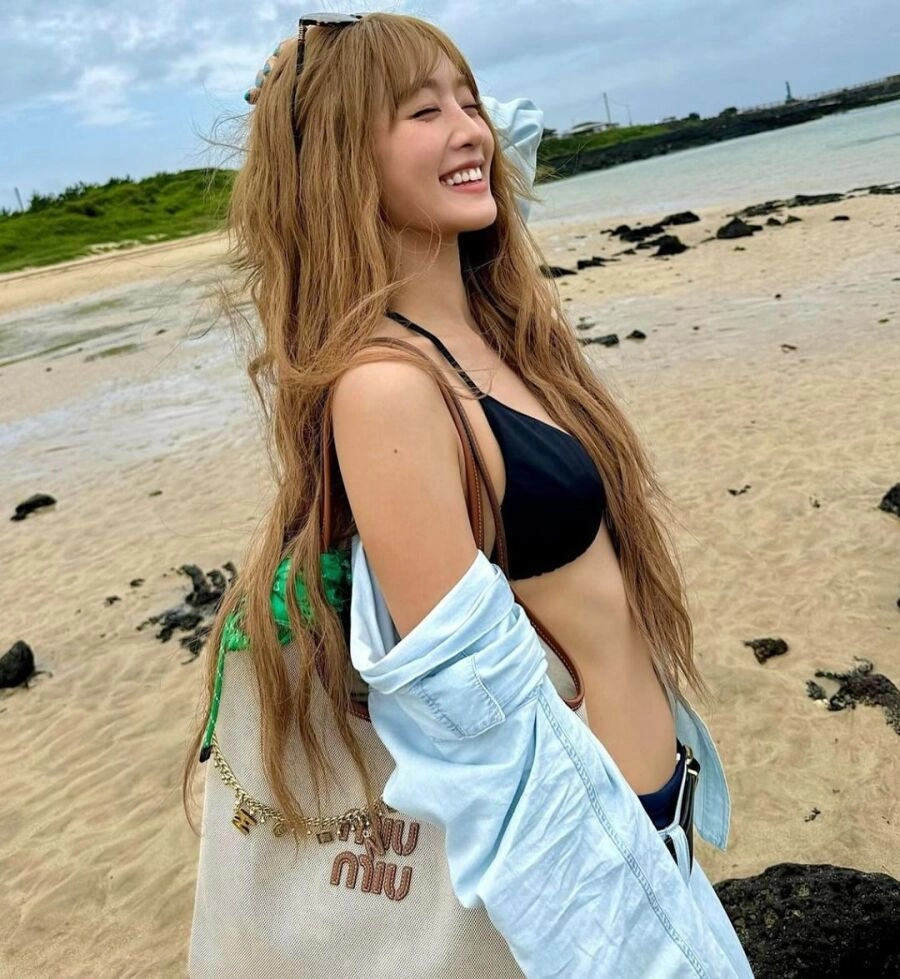 (여자)아이들 민니 해변 비키니 몸매