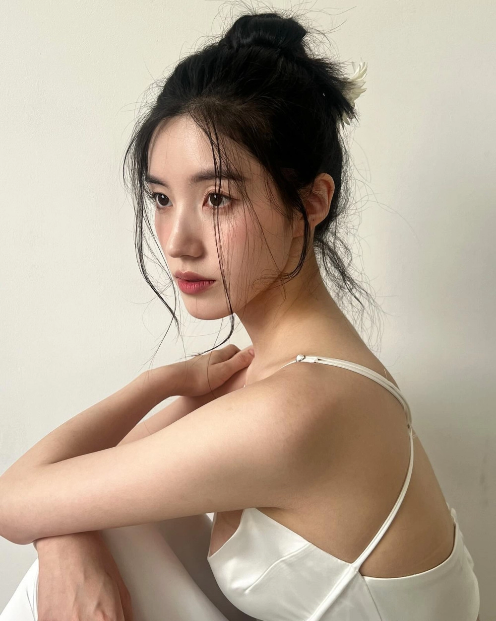 프리스틴 시연 등짝이 시원한 끈슬립 아찔한 가슴골 + 기립근