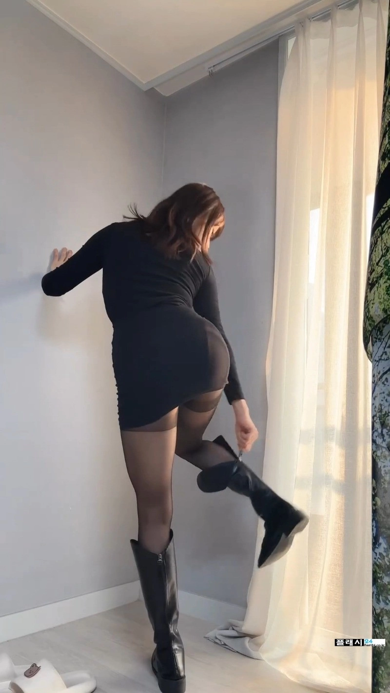 명아츄 출근 룩북 검스 T백 브라 착용