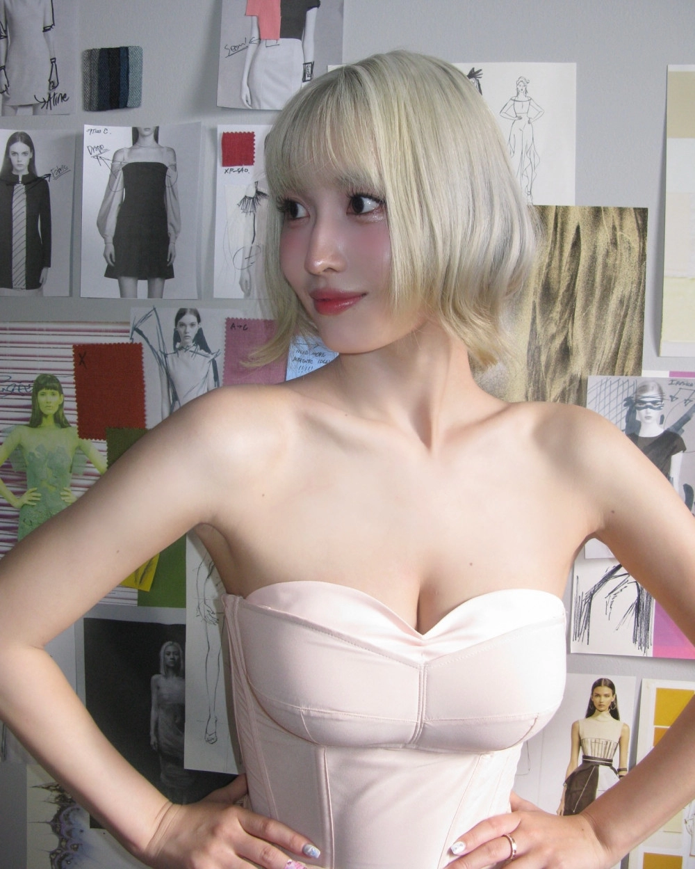 살색 코르셋 가슴골 노출 레전드 트와이스 모모