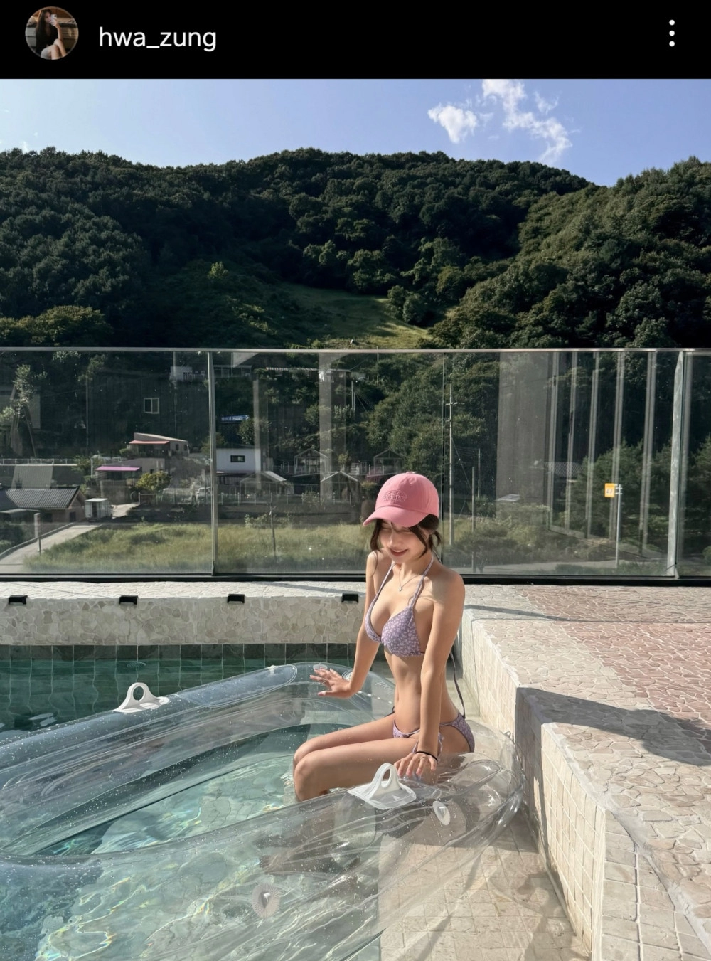 분홍 캡모자 + 꽃무늬 끈비키니 입은 BJ화정 묵직 몸매