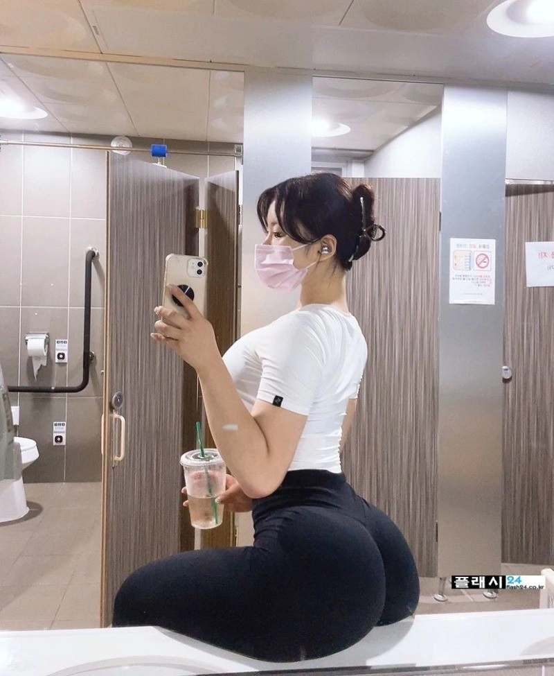 모델 양유나 VIP 풀파티 초대  빨간 모노키니 T백