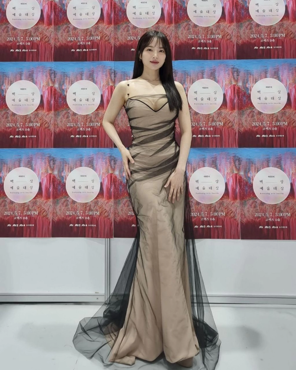 천우희 드레스 노브라 가슴 니플패치 노출