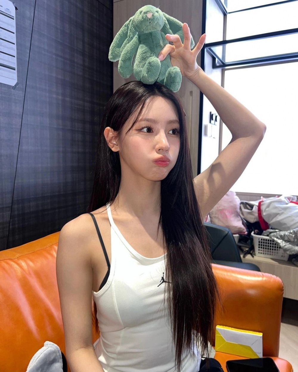 아이돌 미연 검정 브라끈 봉긋한 가슴