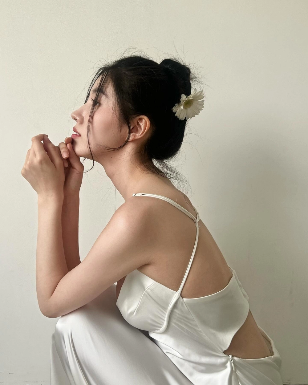 프리스틴 시연 등짝이 시원한 끈슬립 아찔한 가슴골 + 기립근