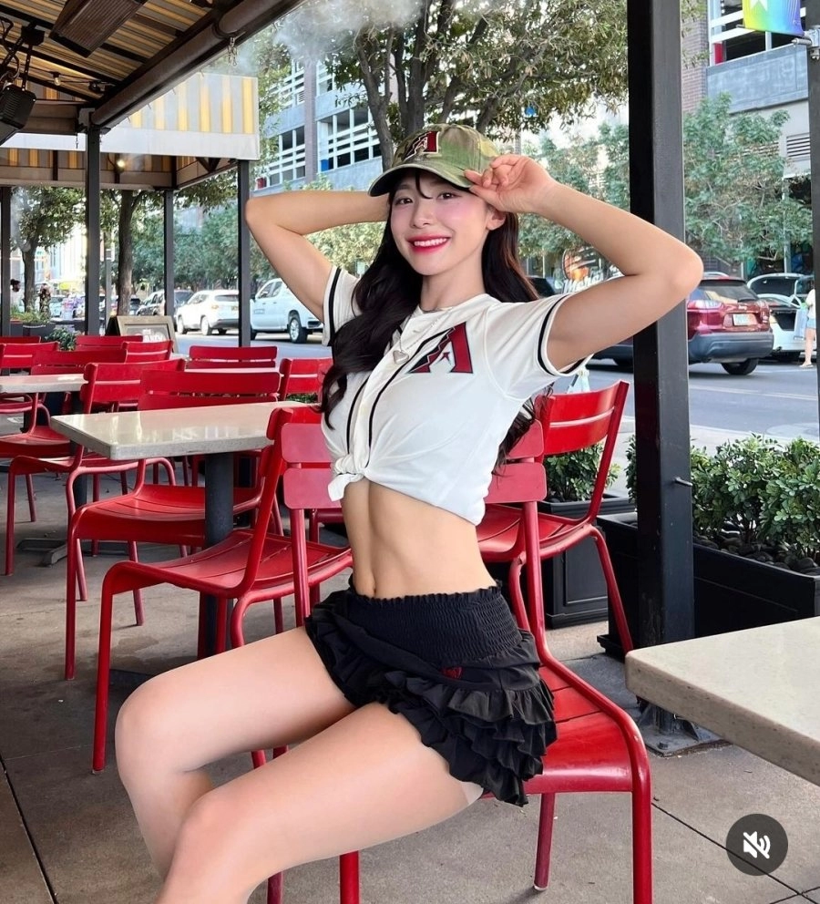 이다혜 치어리더 묵직한 미드 가슴골 후방주의