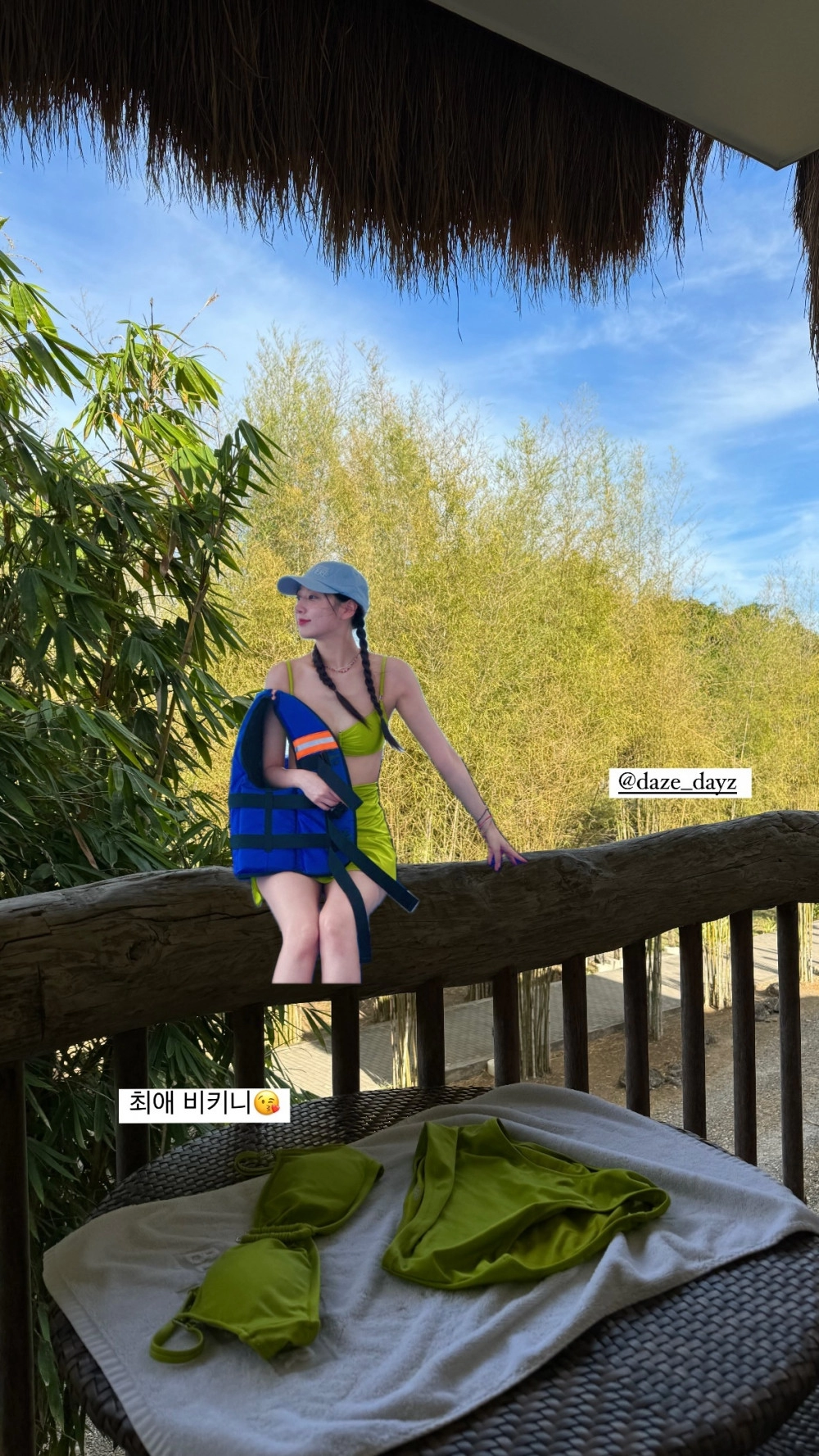 보트 위에서 연두색 끈비키니 입은 정예인 몸매