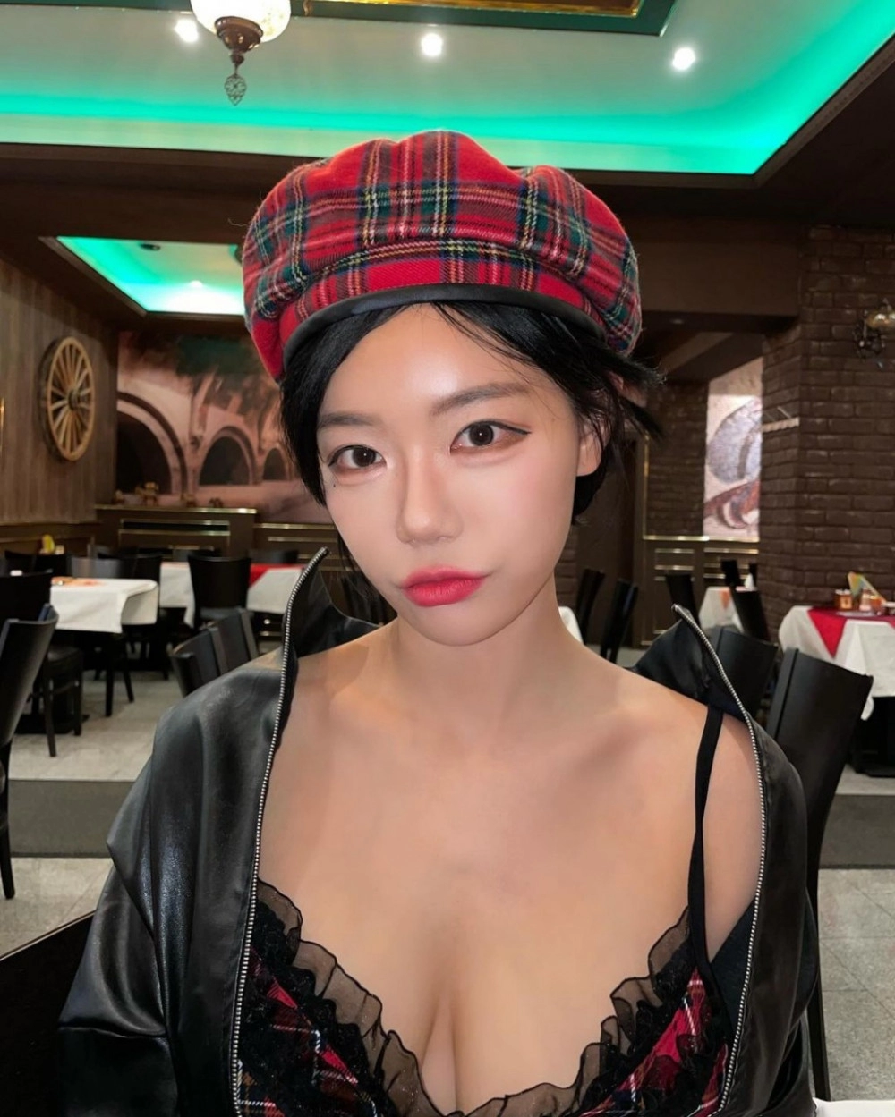 최근 단발컷 했다는 BJ 빛베리 미모와 가슴골 근황