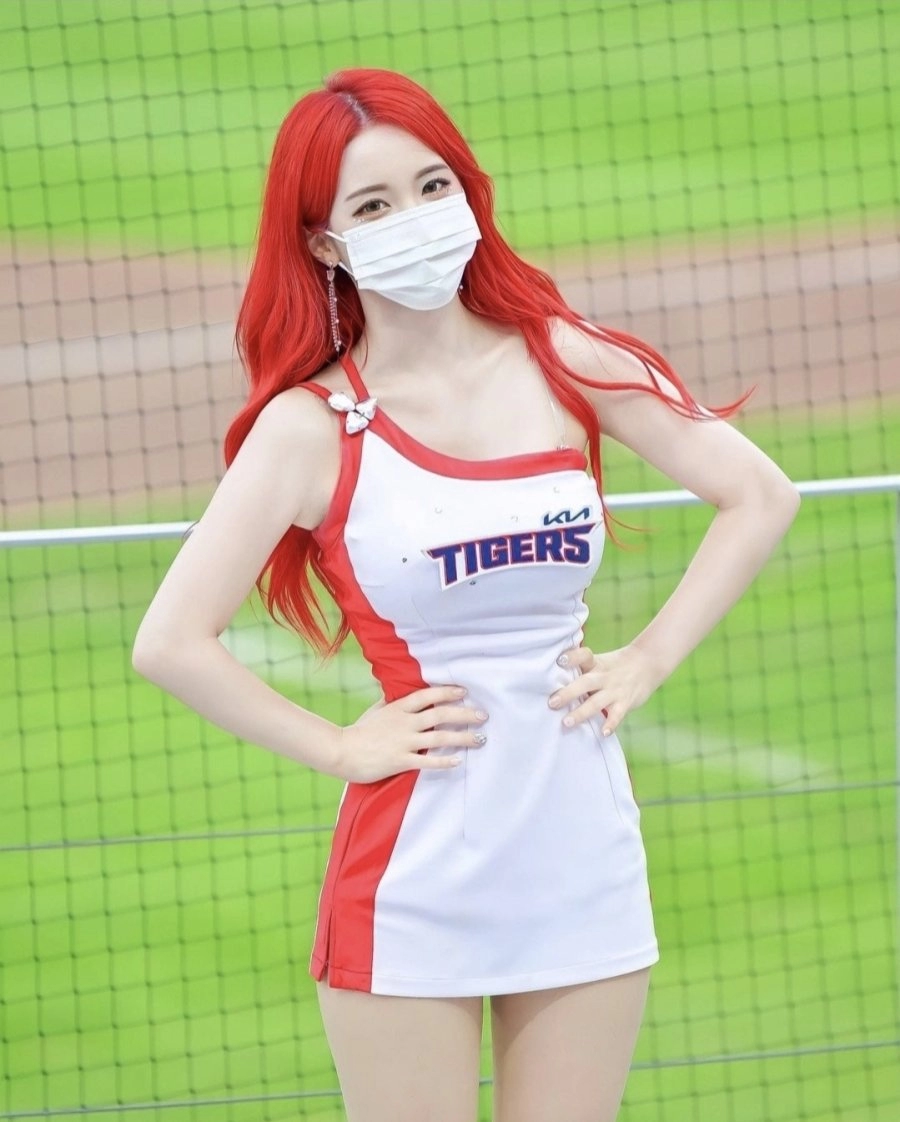 이다혜 치어리더 묵직한 미드 가슴골 후방주의