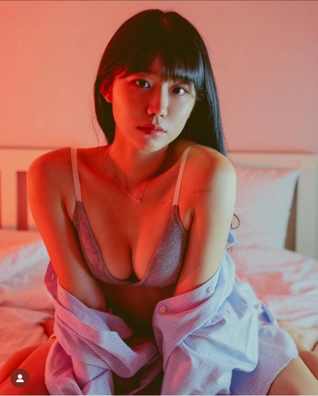 흑화해버린 前 K-치어리더 심혜성 황다건 노브라 속옷 화보