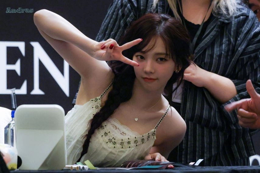 에스파 카리나 흰 슬립원피스 뽀얀 피부 야드랑이