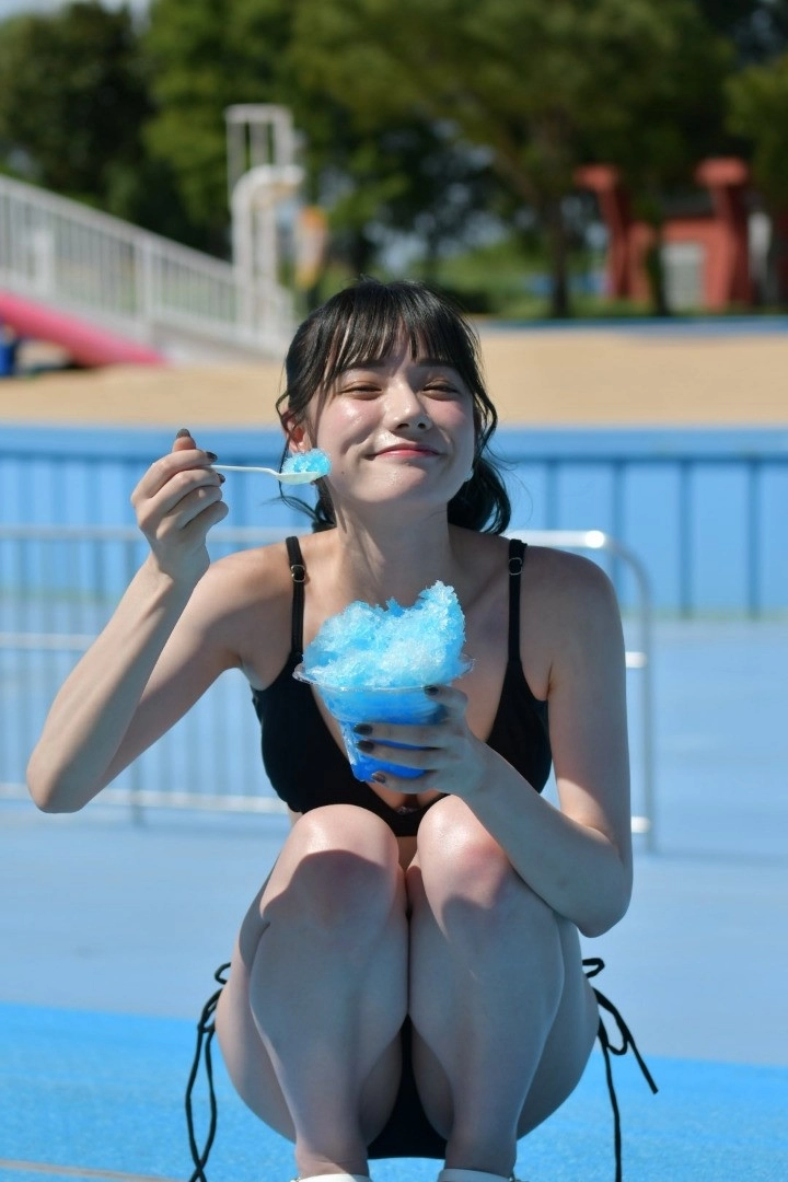 검정 비키니 입은 미야시타 레나 슴골