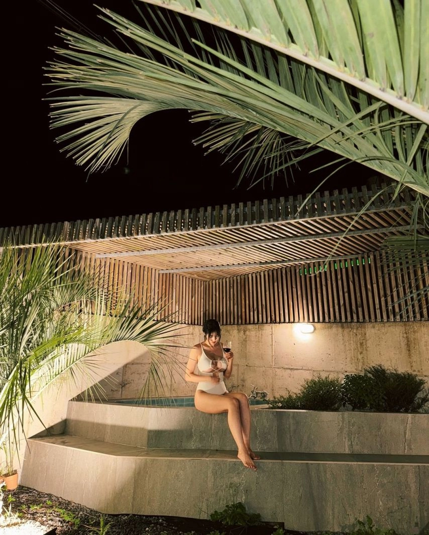 서동주 몸스타그램 수영복 슴골 노출 신작