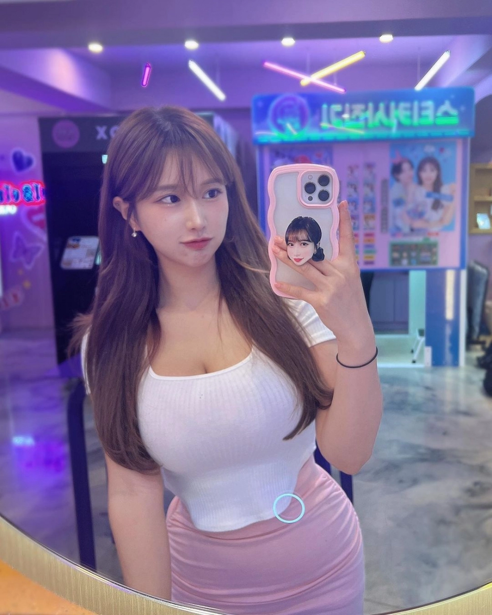 BJ 그릴래영 흰 골지반팔티 핑크초미니 터질듯한 가슴 사복 패션