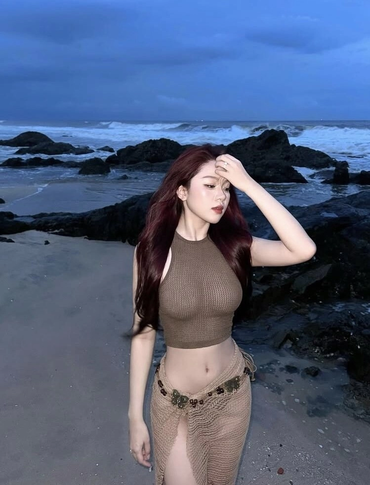 바닷가에서 그물니트 크롭탑입고 노브라 꼭지노출