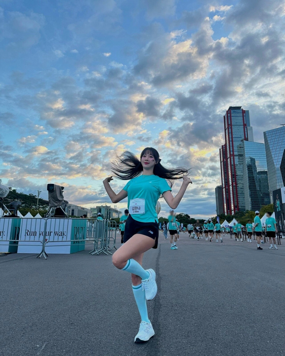 마라톤 대회 출전한 김한나 치어리더 엉밑살 노출 팬츠