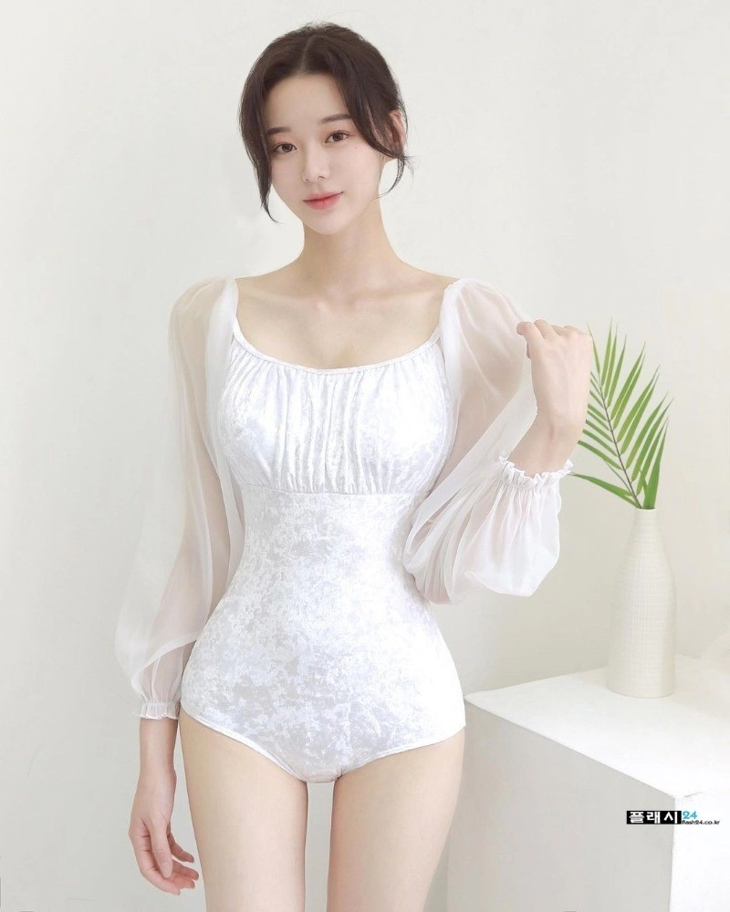 치어리더 김사빈 옆슴 노출 비키니 셀카
