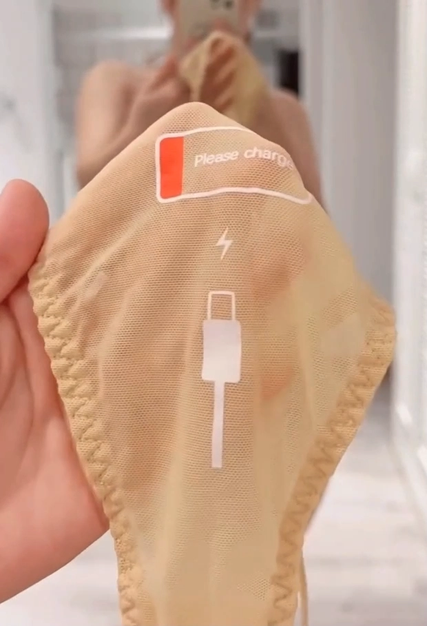 남자 마려운 서양녀 누드톤 속옷