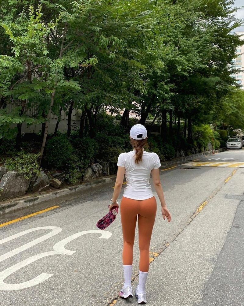찍고싶게 만드는 꼴리 뒷태