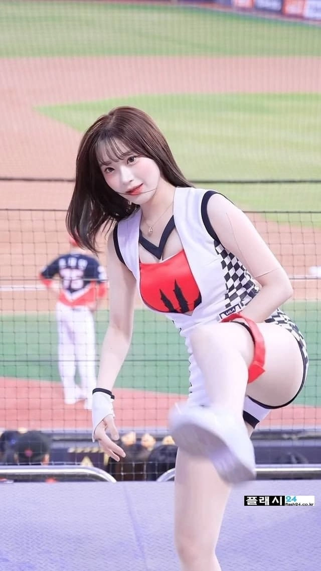 치어리더 이주은 핫팬츠 뽀얀 야벅지 야꼽 노출