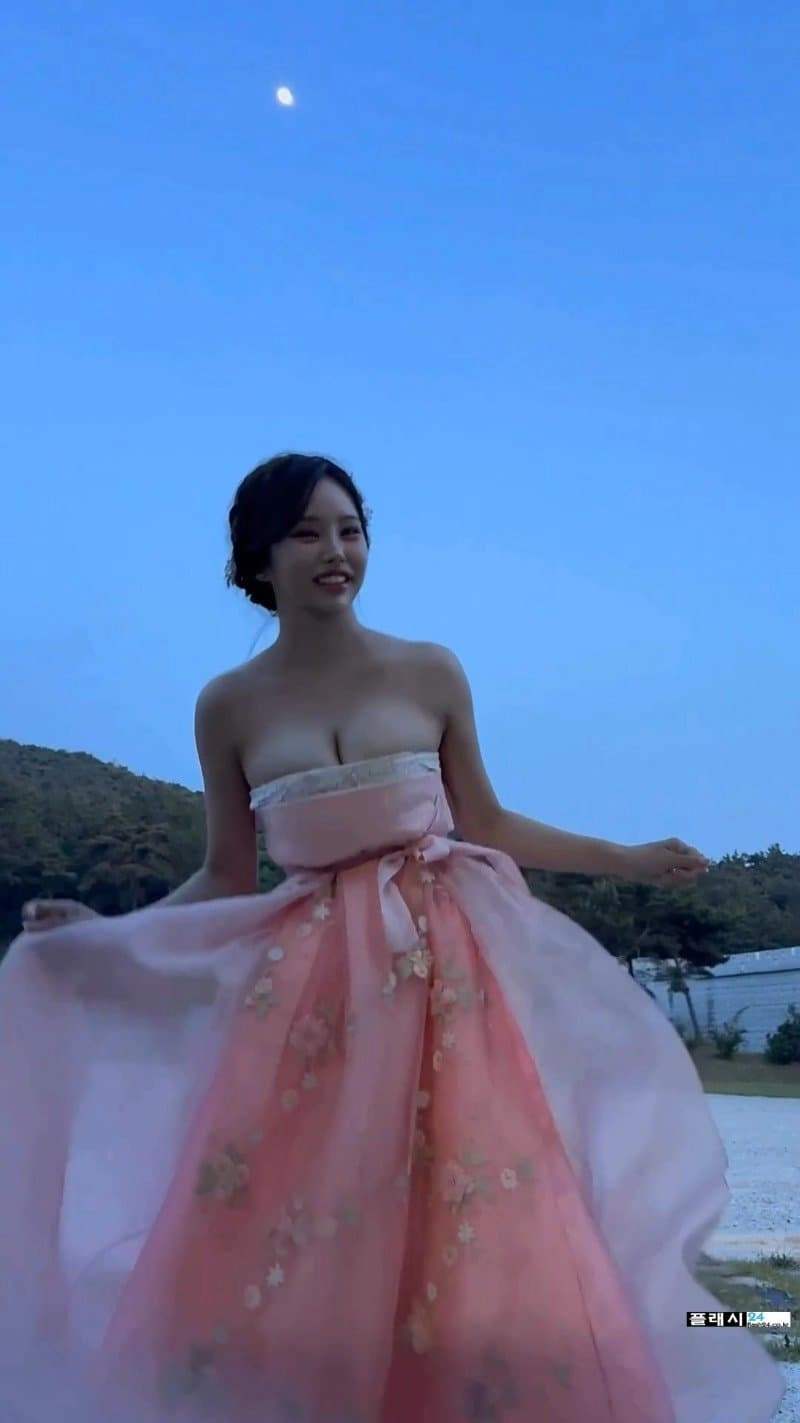 핵무기좌 BJ 바비앙 오프숄더 한복 깊은 슴골