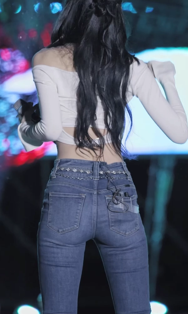 요망하게 엉덩이 돌리는 오마이걸 아린 기립근