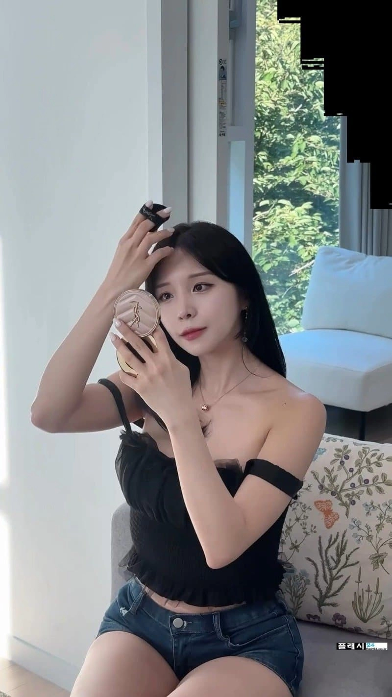 자꾸 옷이 흘러내려 꼭노 유부녀 꽃빵