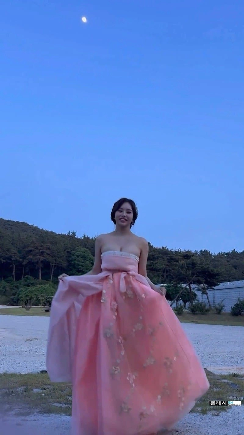 핵무기좌 BJ 바비앙 오프숄더 한복 깊은 슴골