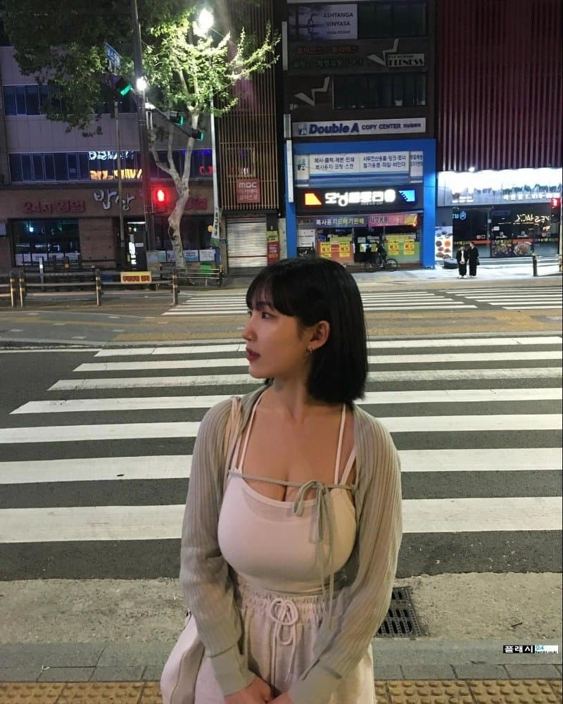 감출수 없는 유튜버 안아랑 묵직한 가슴 - 인스타그램