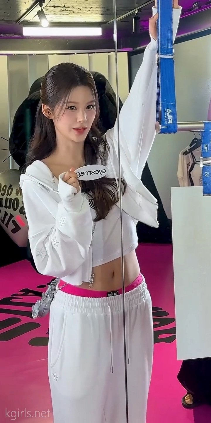 현역아이돌 얼굴 1등 엔믹스 설윤 허리라인 야꼽 핑크팬티 밴드