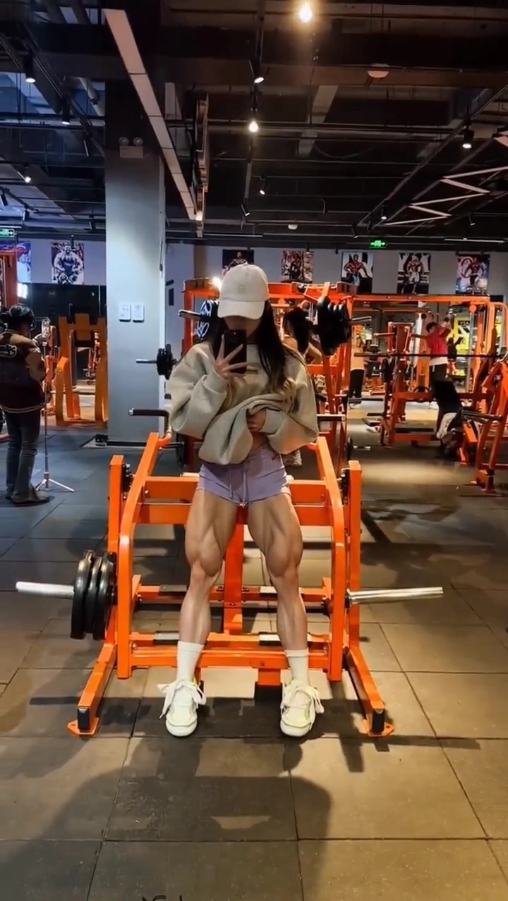 숏레깅스 입고 오운완 찍는 하체 쩌는 누나