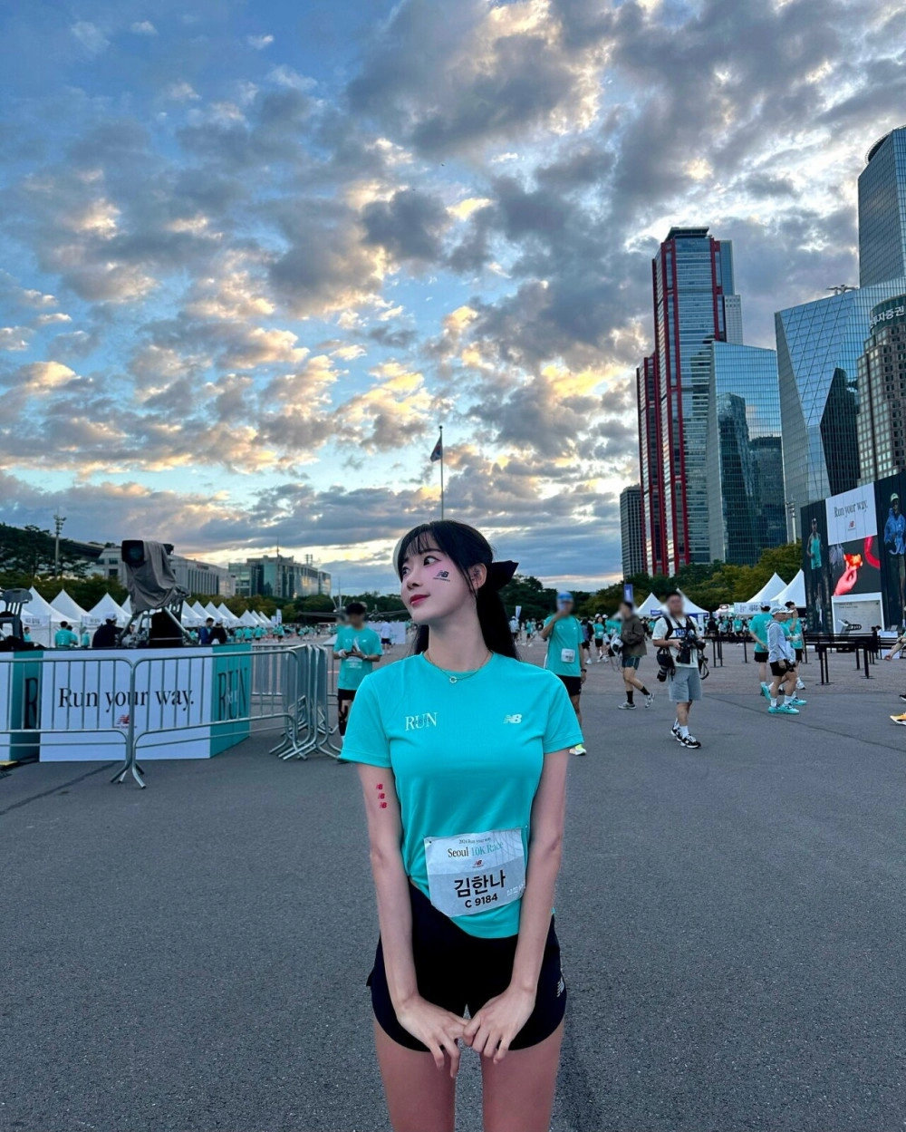 마라톤 대회 출전한 김한나 치어리더 엉밑살 노출 팬츠