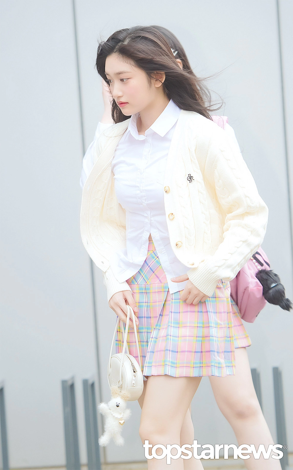 교복셔츠 묵직한 가슴라인 + 체크 스커트 각선미 아이브 이서