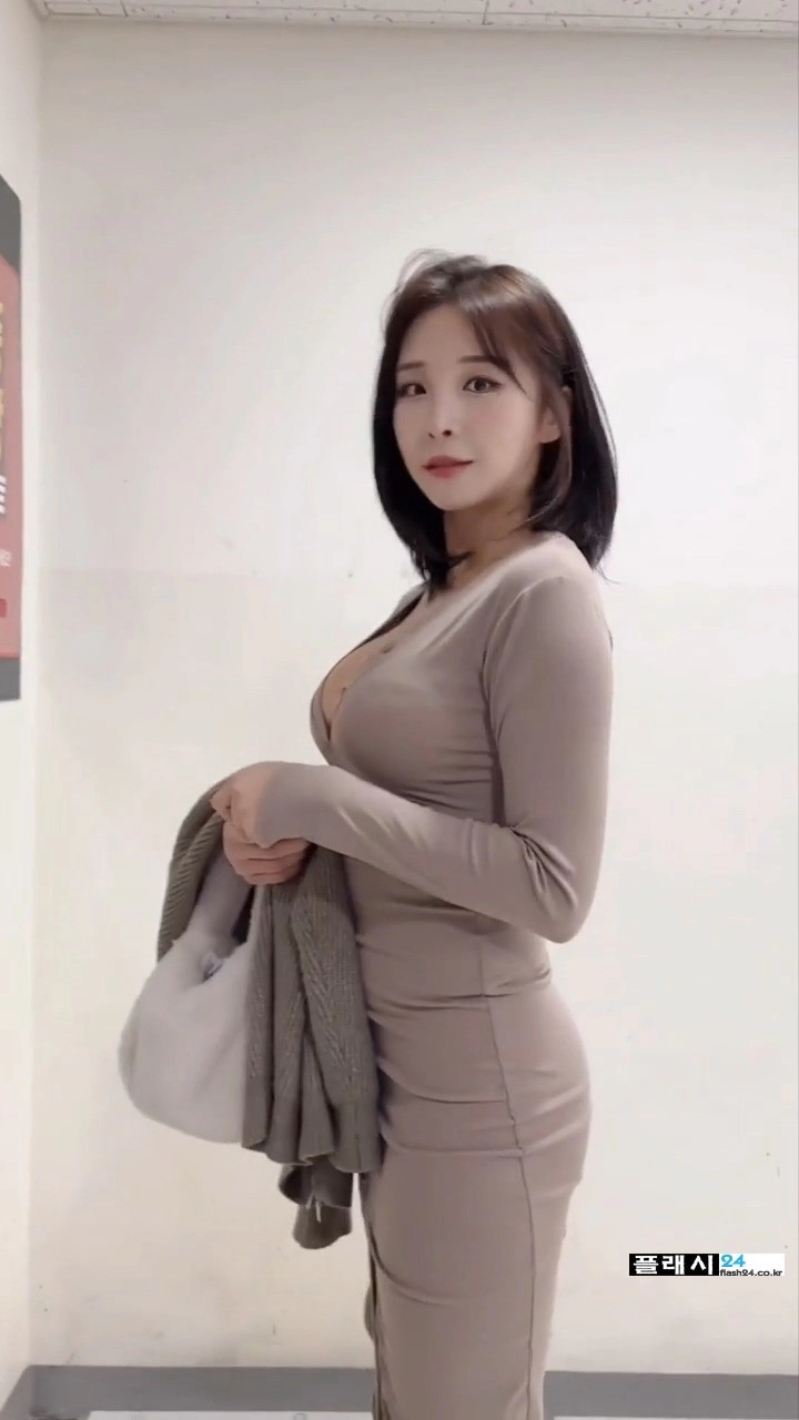 출근하는 꽃빵 미시룩 숨막히는 뒤