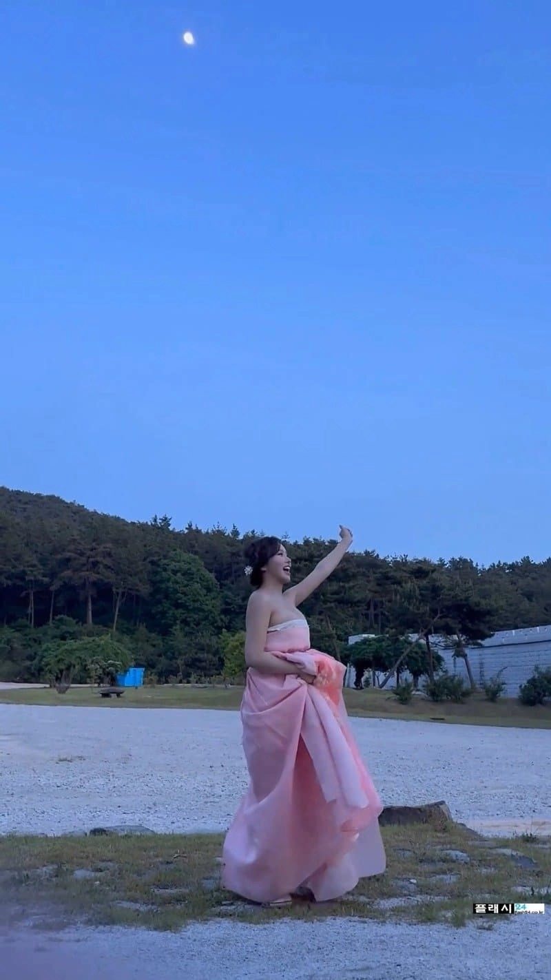 핵무기좌 BJ 바비앙 오프숄더 한복 깊은 슴골