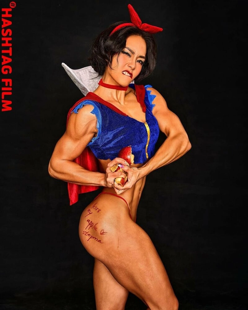 독사과 뭉게버린 근육 잔득 성난 백설공주 야벅지