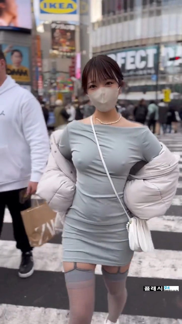 매일 출근이 기다려지는 노브라 여직원