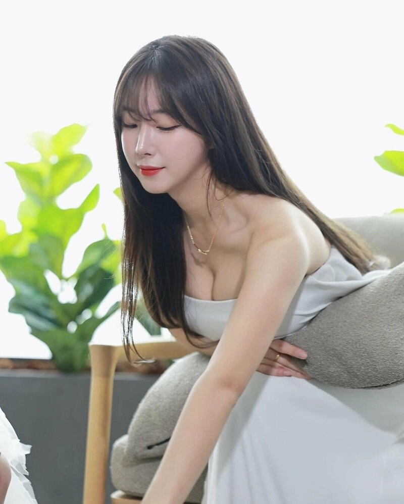 뽀얗고 탐스러운 안지현 치어리더 미드